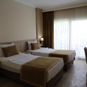Zimmer mit Kingsize-Bett
